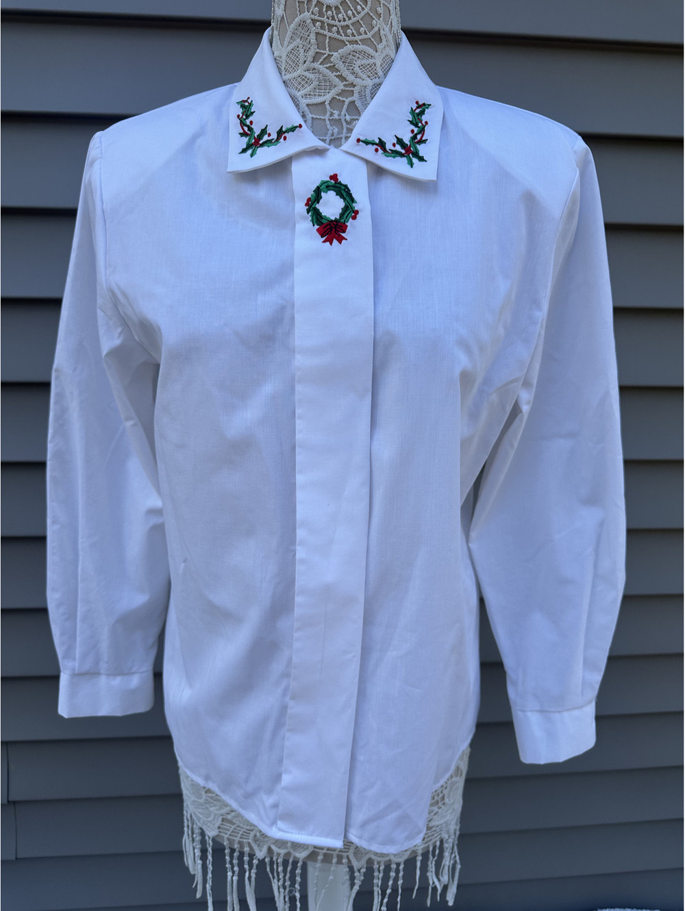 Norton McNaughton Vintage White Holiday Embroidered Button Up Blouse Christmas